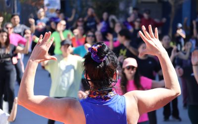 Nuestros apoderados se entretienen bailando